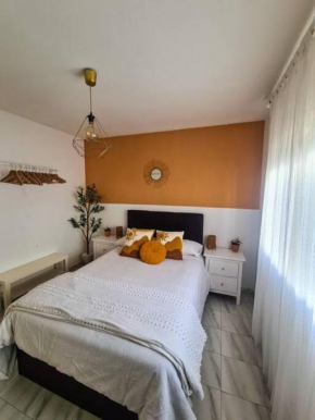 Nice beachside 2-BD apt near Barcelona